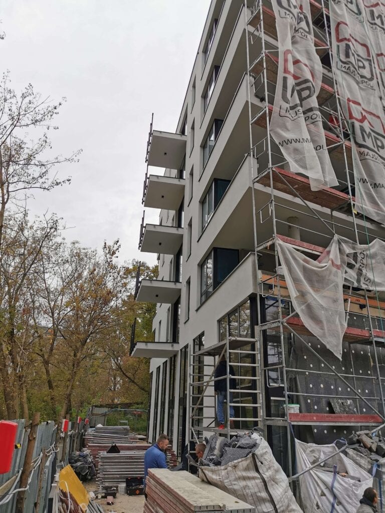 Phu Papierowski zdejmuje rusztowanie z budynku Warszawa Marymont